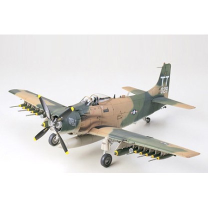 Douglas A-1J Skyraider U.S. Force 1/48
