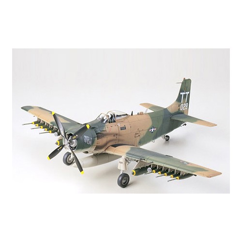 Douglas A-1J Skyraider U.S. Force 1/48