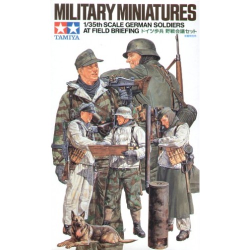 German (WWII) Soldiers Field Briefing 1/35