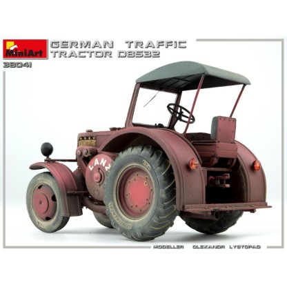 GERMAN TRAFFIC TRACTOR D8532 1/35 2