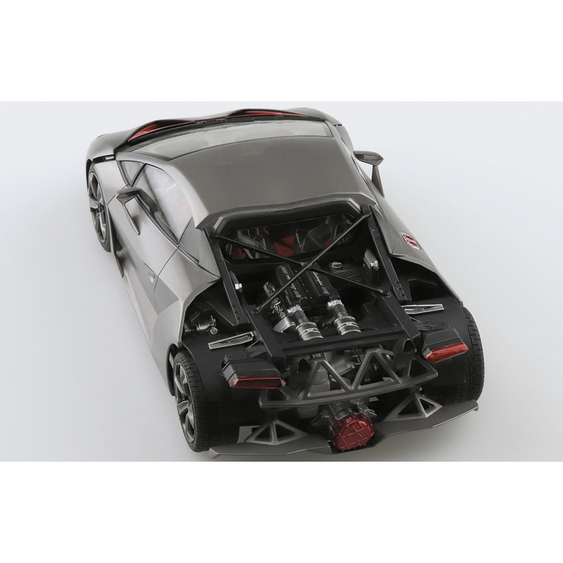 LAMBORGHINI AVENTADOR LP700-4 (FULL ENGINE DETAIL) 1/24