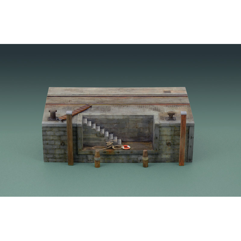 Dock with Stairs 1/35