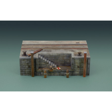 Dock with Stairs 1/35