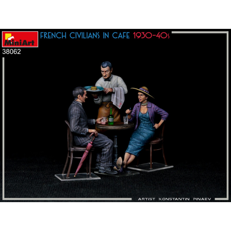 FRENCH CIVILIANS IN CAFE 1930-40S