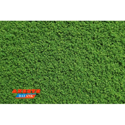 Musgo fino artificial de color verde medio1. Se presenta en bolsa de unos 50gr.