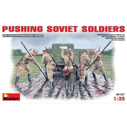 Soviet Soldiers (WWII) Pushing 1/35