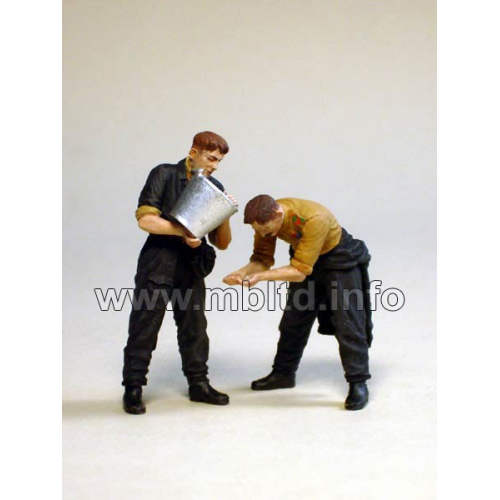 Russian tankmen, 1943-1944 1/35