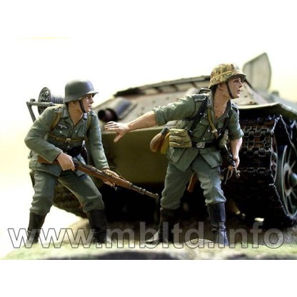 German Signals Personnel, Stalingrad, Summer 1942  1/35 2