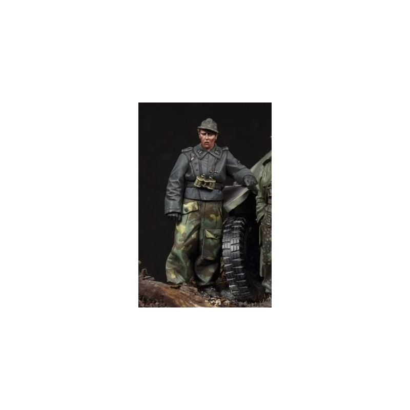 SS Panzer Recon Officer 1 1/35